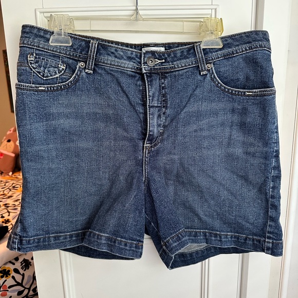 Lee Denim Shorts - Picture 1 of 4